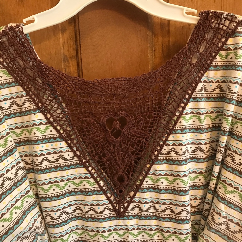 Empire waist shirt with crochet back - Picture 5 of 6